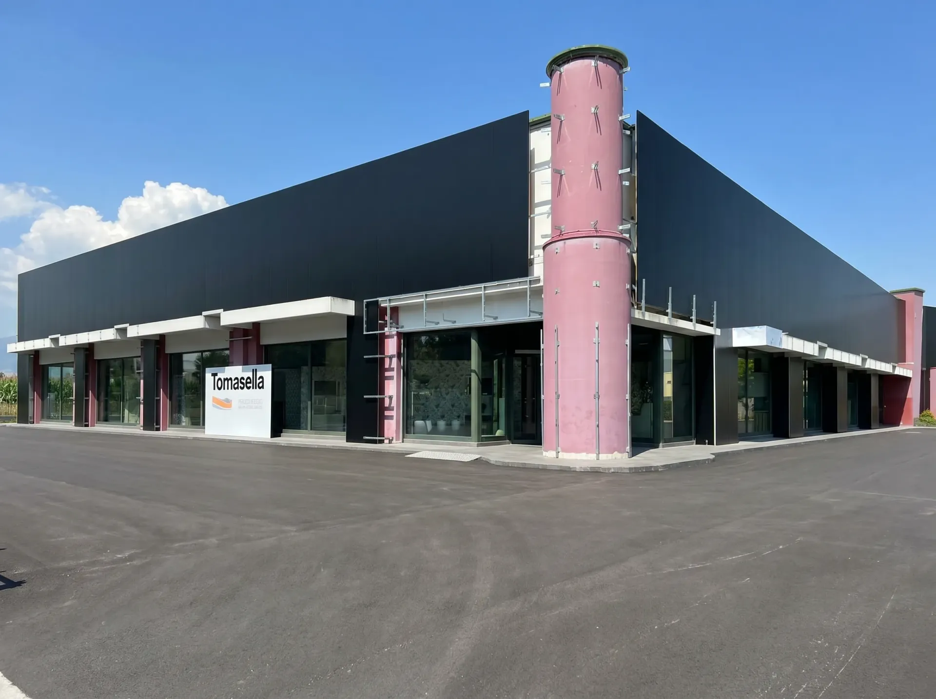 Tomasella — edificio prima del restyling della facciata
